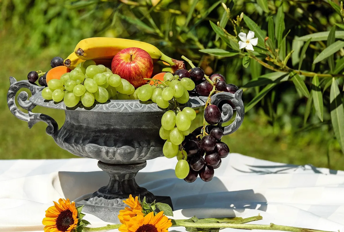 A bowl of fruit that can attract gnats